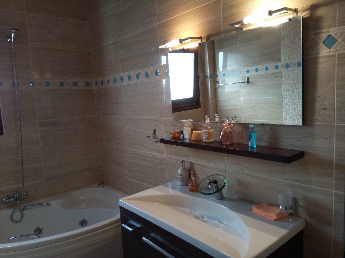 וולוס Luxury Villa Thea מראה חיצוני תמונה
